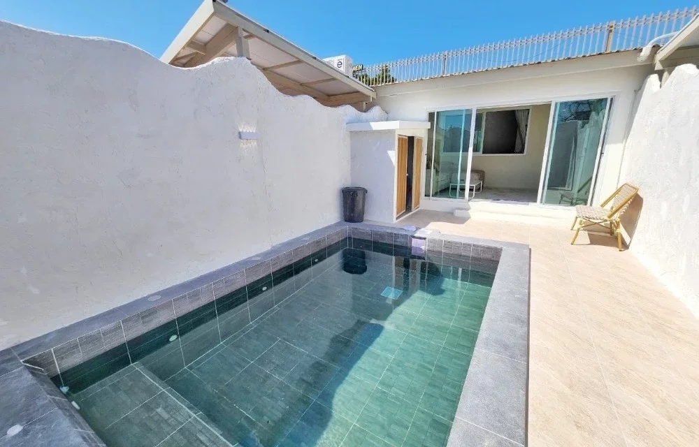 Bibury Villa Family Room with Pool Image